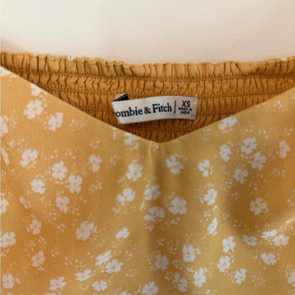 Abercrombie & Fitch Elegant Yellow and White Floral Blouse - Picture 4 of 4